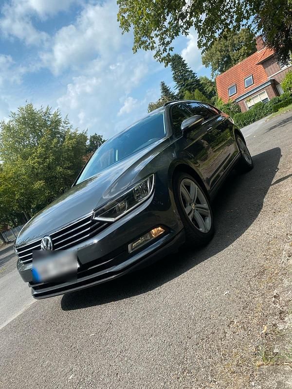 Grau Gebraucht 2018 VW Passat Kombi | 10.000 € (Guter Preis) - Bild 1/4