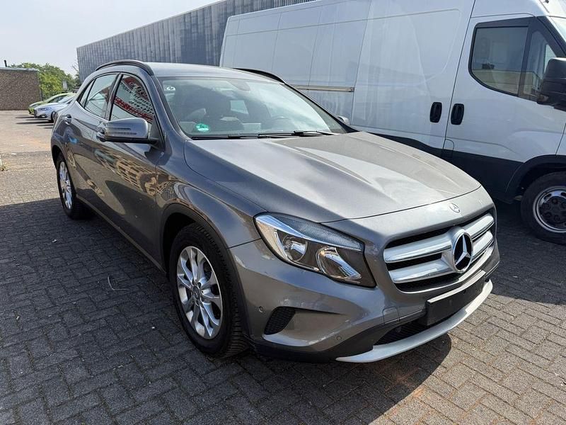 Usata Mercedes GLA200 136 CV (100 kW) 2015 Grigio SUV