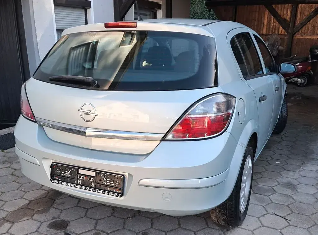 Gebraucht Opel Astra 90 PS (66 kW) 2009 Silber Limousine