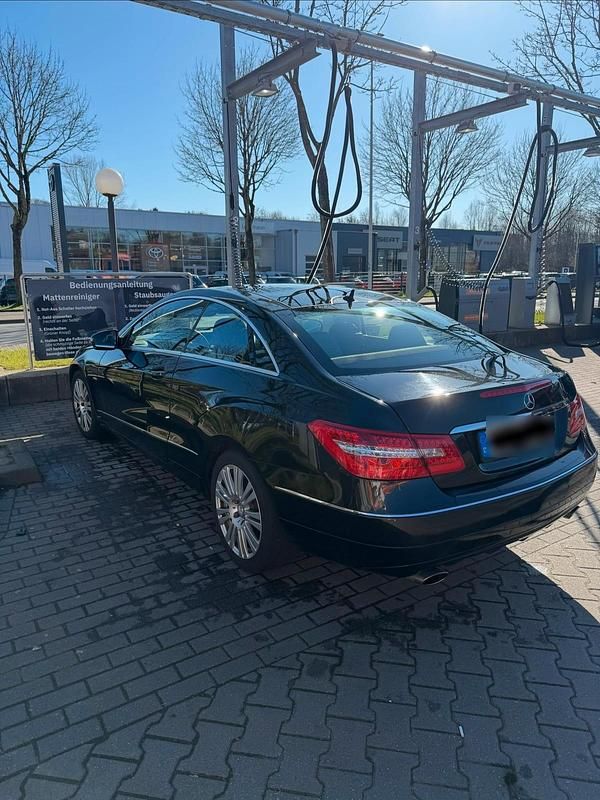 Gebraucht Mercedes E350 292 PS (214 kW) 2009 Schwarz Coupé