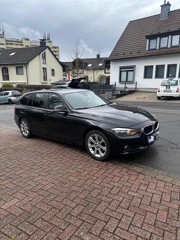Gebraucht BMW 320 184 PS (135 kW) 2013 Schwarz Kombi