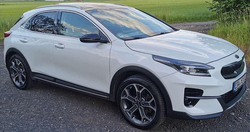 Weiß Gebraucht 2020 Kia XCeed Platinum SUV | 15.499 € (Fairer Preis) - Bild 1/4