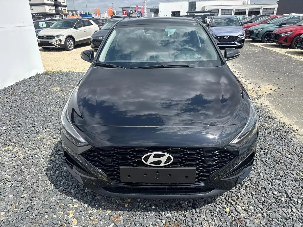 Neu Hyundai i30 Style 150 PS (110 kW) 2025 Abyss black a2b Limousine