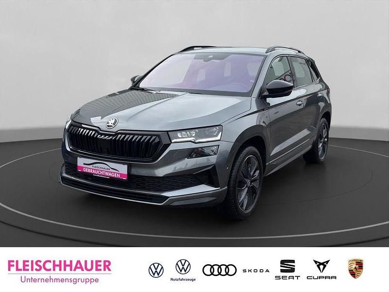 Graphitegrau metallic Gebraucht 2025 Skoda Karoq SportLine SUV | 37.990 € (Fairer Preis) - Bild 1/4