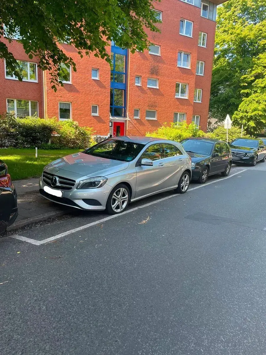 Gebraucht Mercedes A180 122 PS (89 kW) 2012 Silber Kleinwagen
