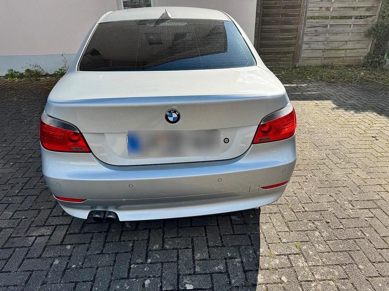 Second-hand BMW 525 218 CP (160 kW) 2006 Argintiu Berlinǎ
