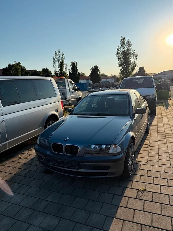 Gebraucht BMW 320 136 PS (100 kW) 1998 Blau Limousine