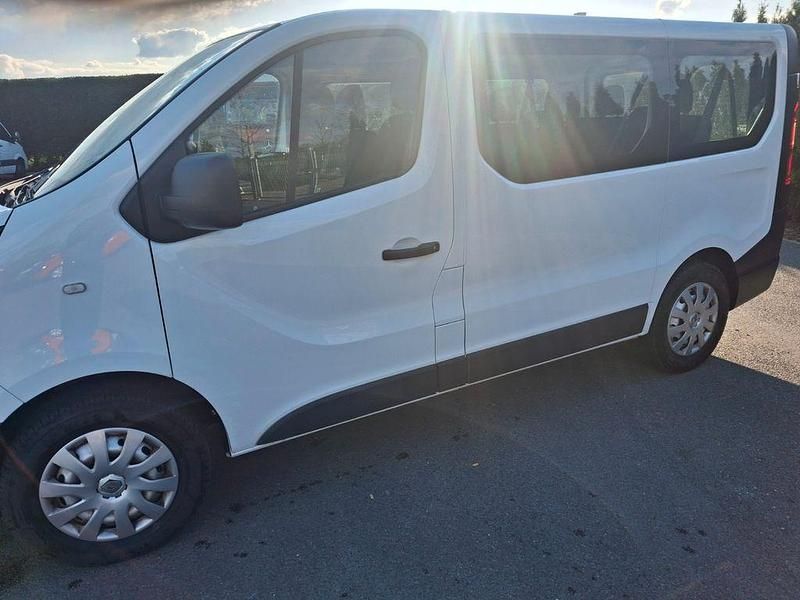 Second-hand Renault Trafic 121 CP (88 kW) 2019 Alb Monovolum