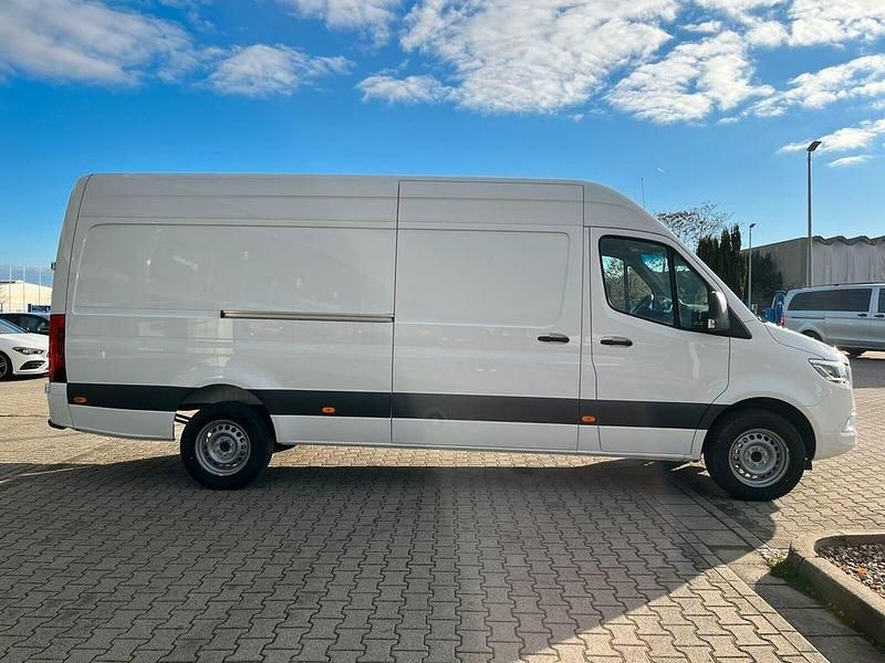 Używany Mercedes Sprinter 190 KM (139 kW) 2025 Biały Van