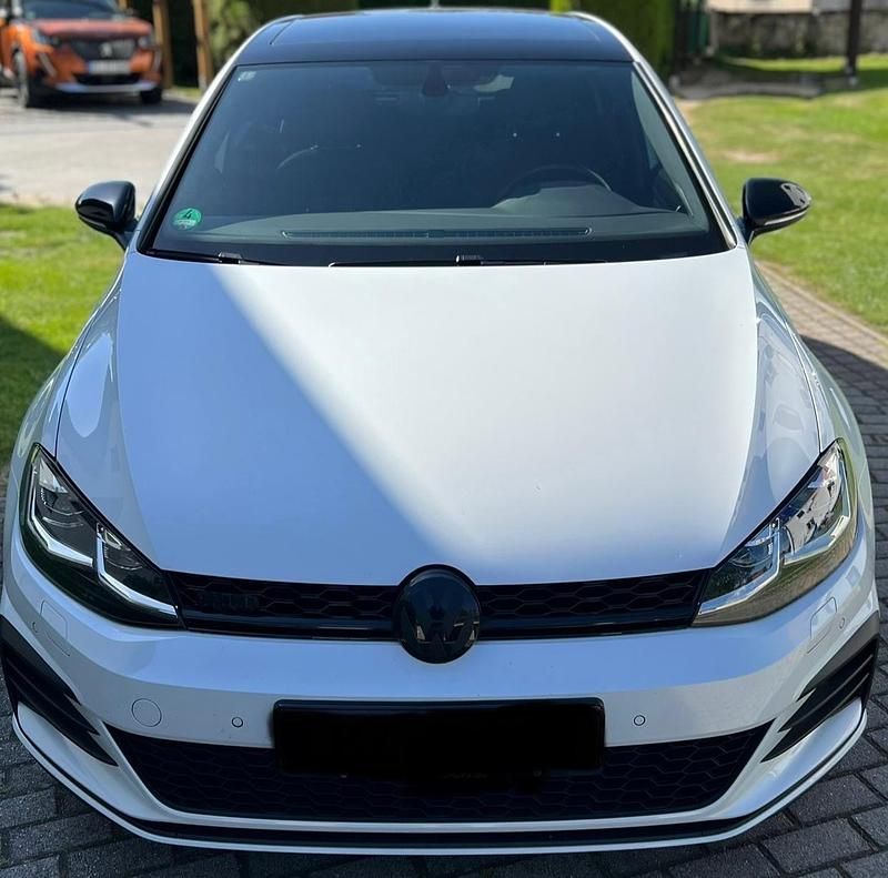 Weiß Gebraucht 2017 VW Golf VII GTD Kleinwagen | 20.000 € (Etwas zu teuer) - Bild 1/4