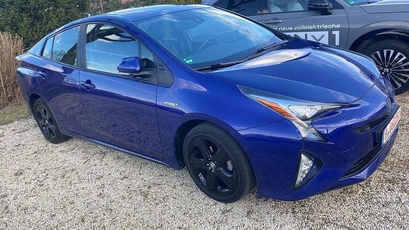 Gebraucht Toyota Prius Executive 98 PS (72 kW) 2016 Blau Limousine