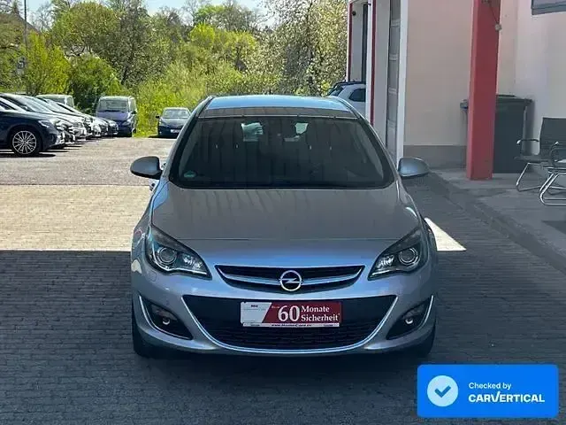 Gebraucht Opel Astra Exklusiv 136 PS (100 kW) 2016 Argonsilber Kombi