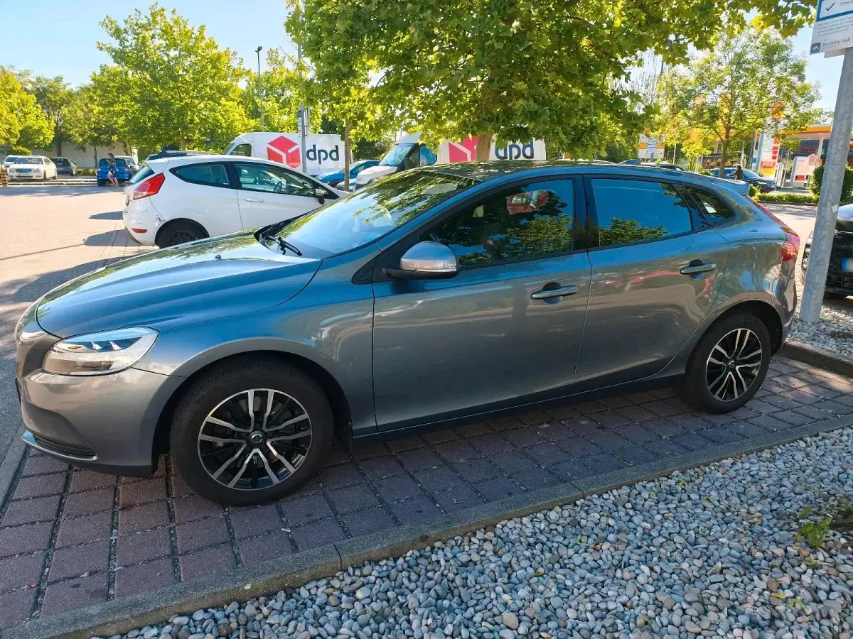 Gebraucht Volvo V40 190 PS (139 kW) 2016 Grau Limousine