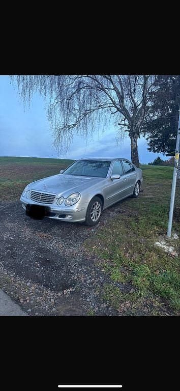 Gebraucht Mercedes E220 Elegance 150 PS (110 kW) 2003 Silber Limousine