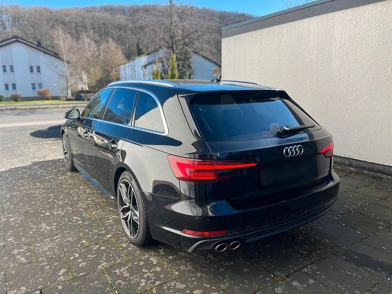 Gebraucht Audi A4 Ambiente 272 PS (200 kW) 2017 Schwarz Kombi