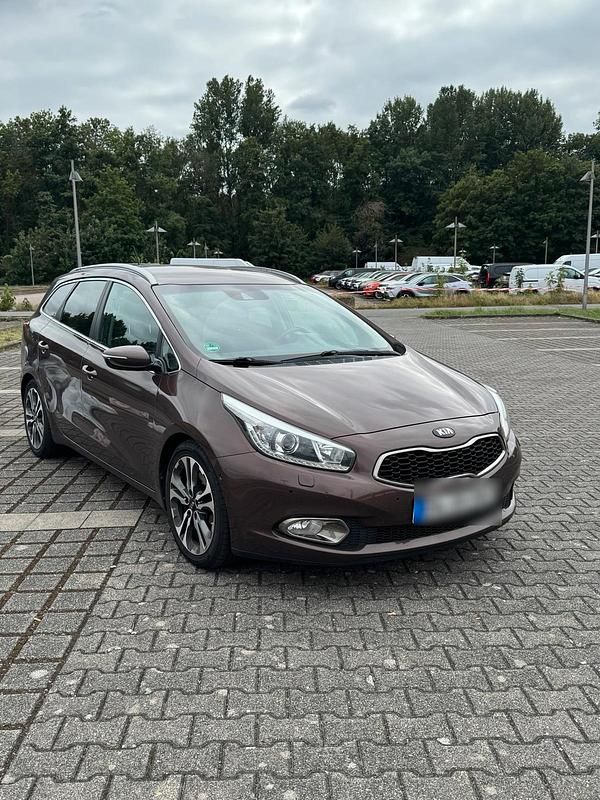 Braun Gebraucht 2015 Kia Ceed 2 Kombi | 4.500 € (Fairer Preis) - Bild 1/4