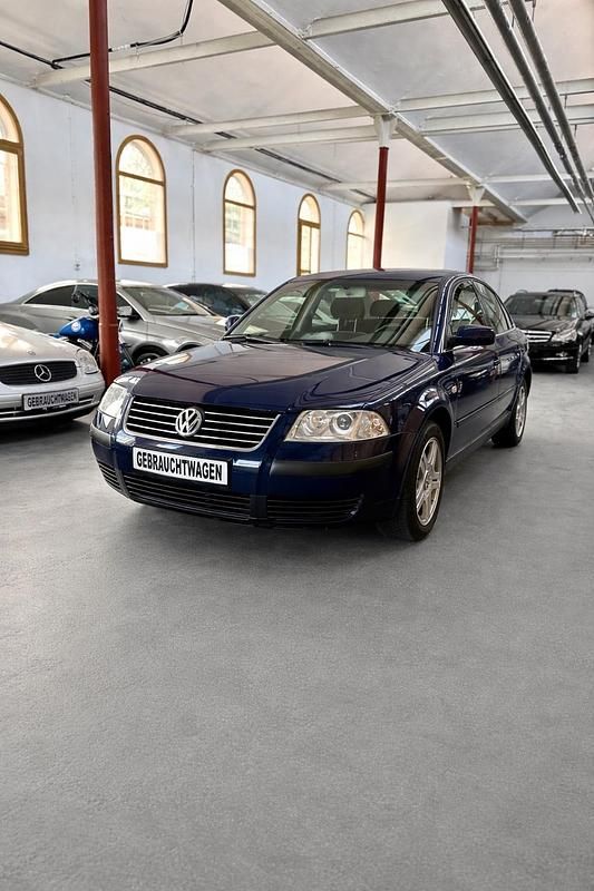Gebraucht VW Passat 150 PS (110 kW) 2002 Blau Limousine