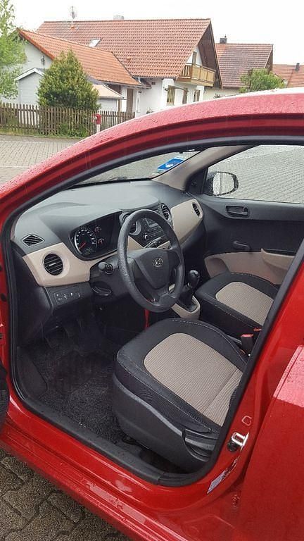 Gebraucht Hyundai i10 Classic 67 PS (49 kW) 2016 Rot Kleinwagen