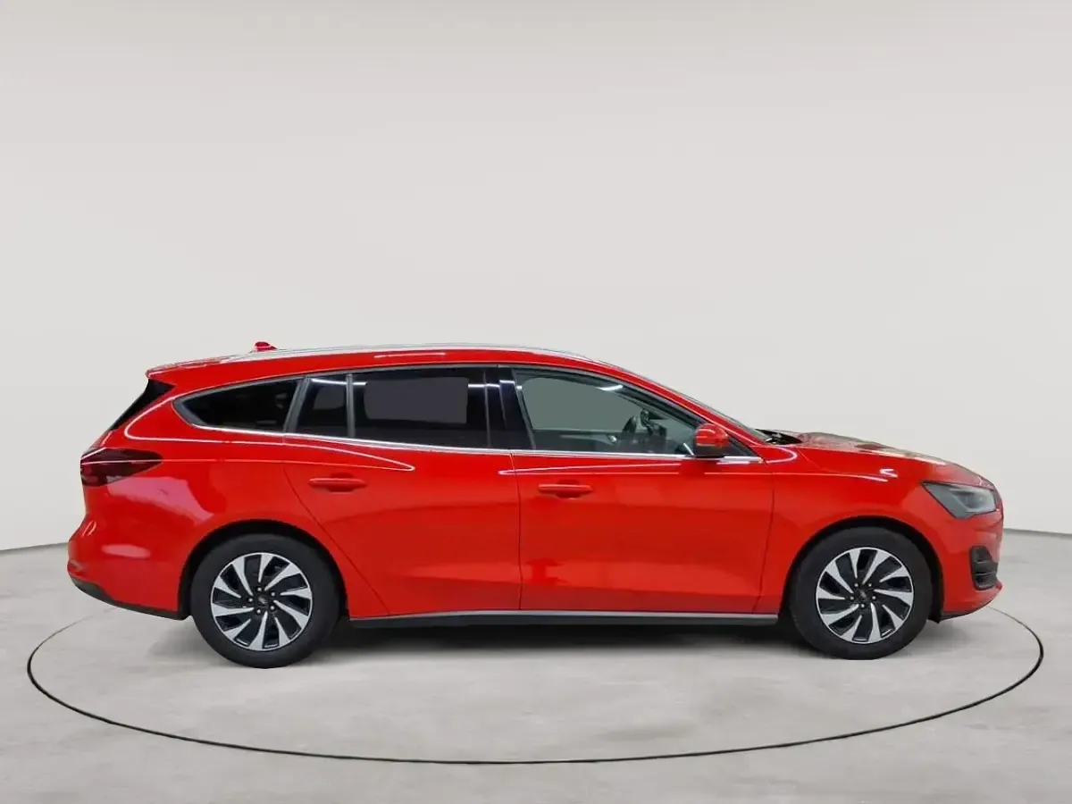 Gebraucht Ford Focus Titanium X 115 PS (84 kW) 2023 Race red Kombi