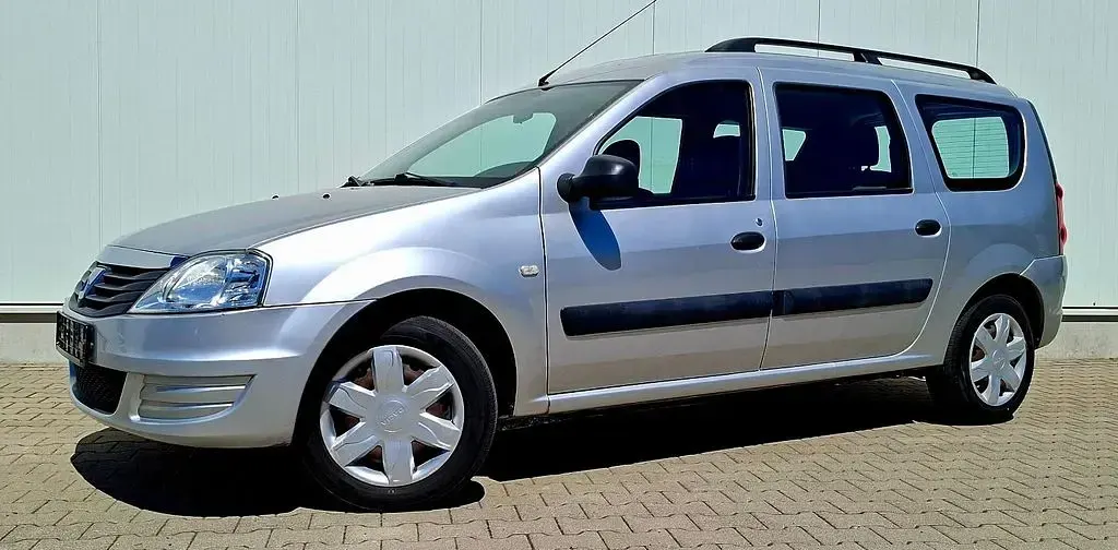 Gebraucht Dacia Logan 88 PS (64 kW) 2011 Silber Kombi