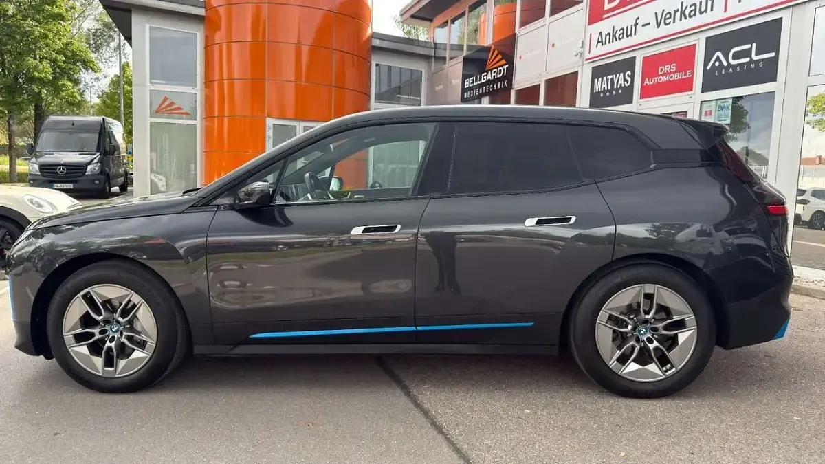 Gebraucht BMW iX 239 kW (326 PS) 2021 Sophistograu SUV