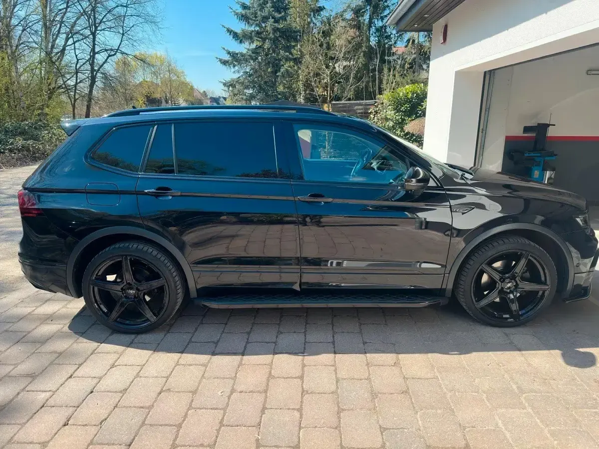 Gebraucht VW Tiguan Allspace R-line 190 PS (139 kW) 2020 Schwarz SUV