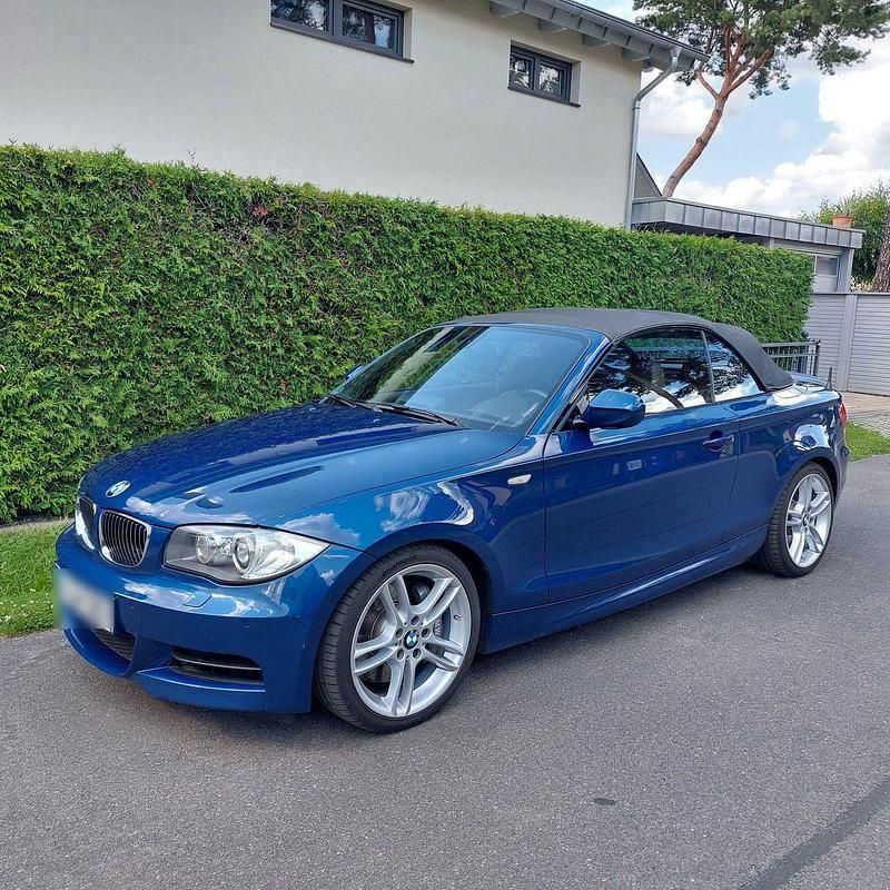 Blau Gebraucht 2010 BMW 135 Cabriolet Performance Cabrio | 18.900 € (Teuer) - Bild 1/4