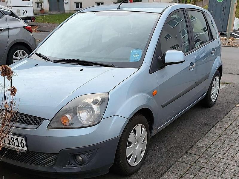 Blau Gebraucht 2005 Ford Fiesta Limousine | 2.400 € (Fairer Preis) - Bild 1/4