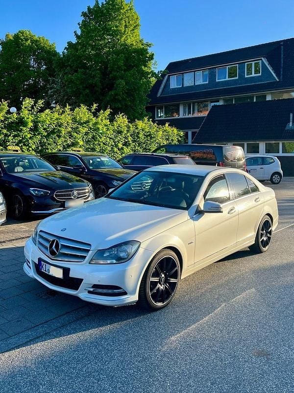 Gebraucht Mercedes C180 154 PS (113 kW) 2011 Weiß Limousine