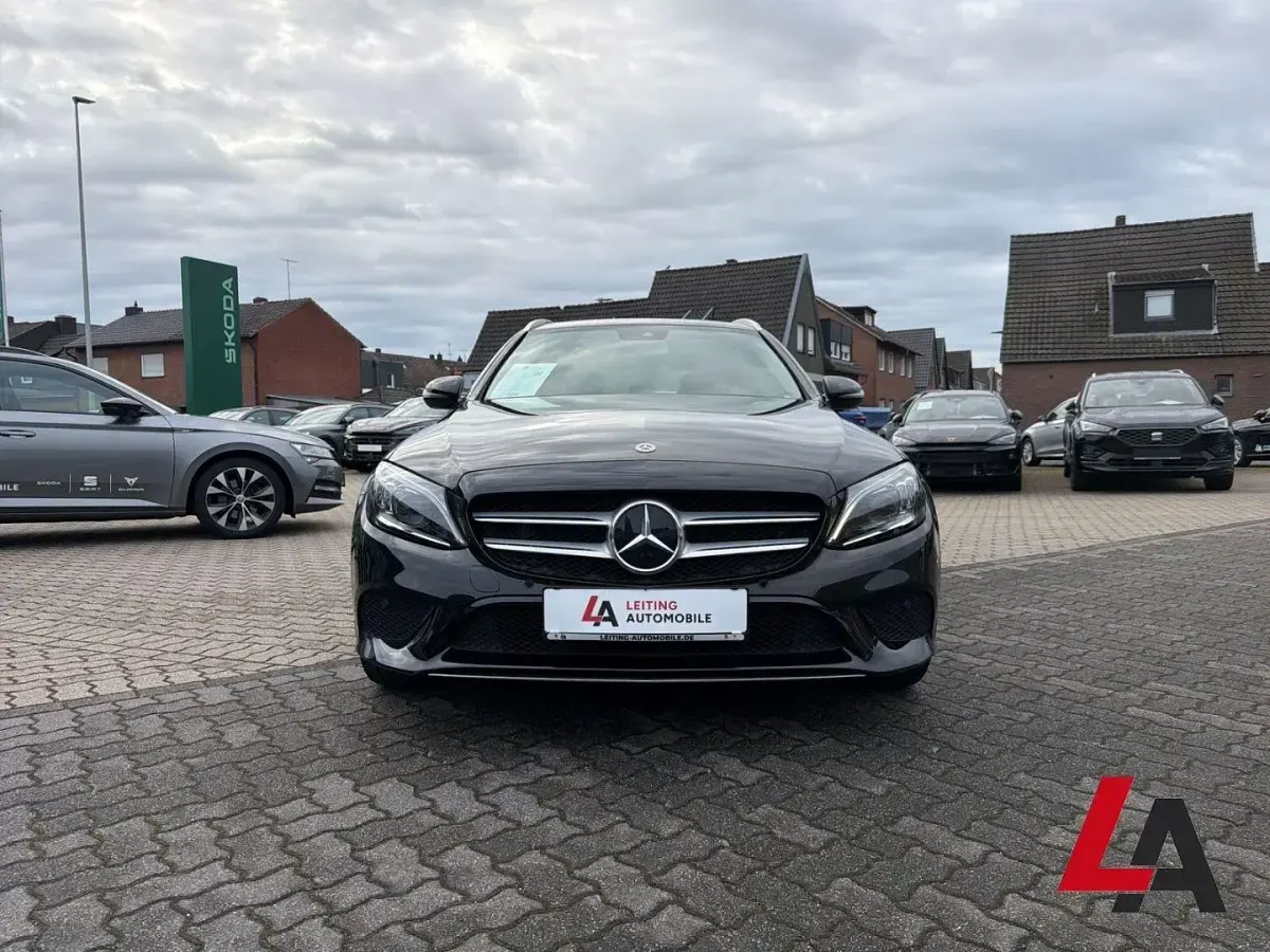 Gebraucht Mercedes C180 156 PS (114 kW) 2018 Schwarz Kombi