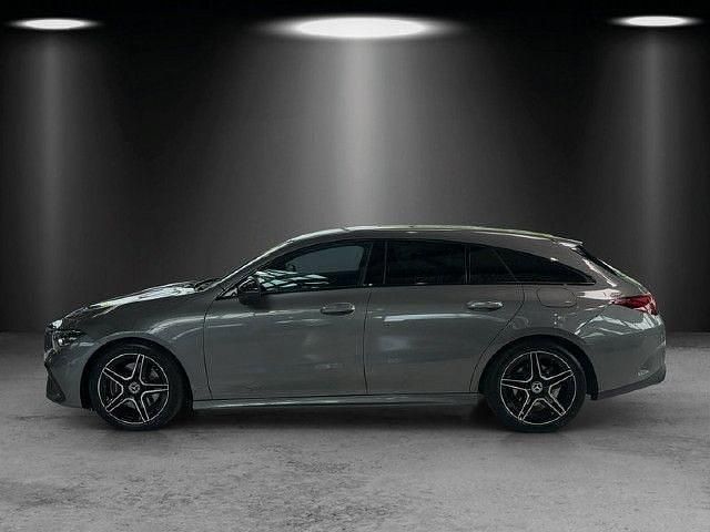 Grau Gebraucht 2024 Mercedes CLA220 Shooting Brake AMG line Kombi | 43.990 € - Bild 1/4