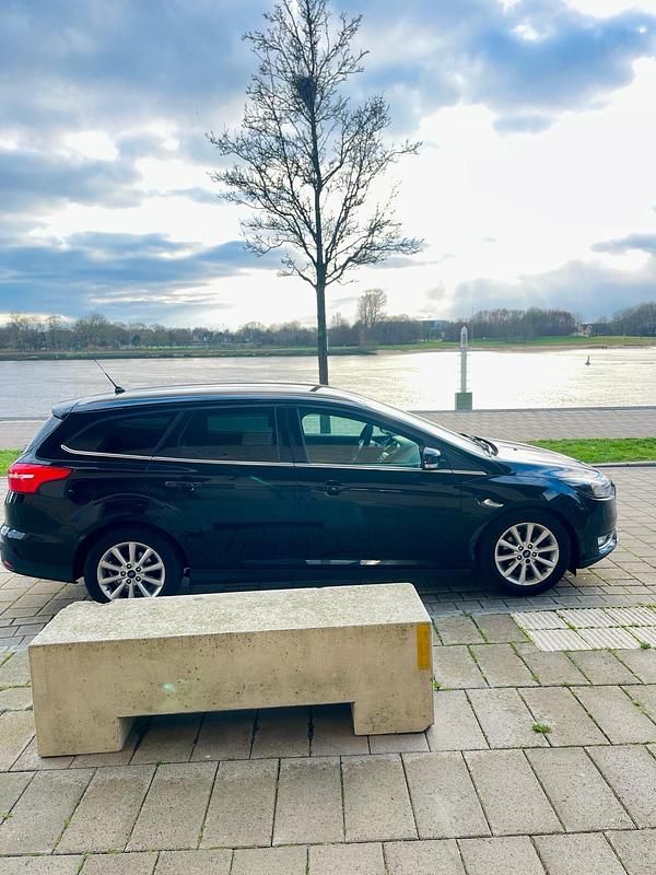 Gebraucht Ford Focus Titanium 122 PS (89 kW) 2018 Schwarz Limousine