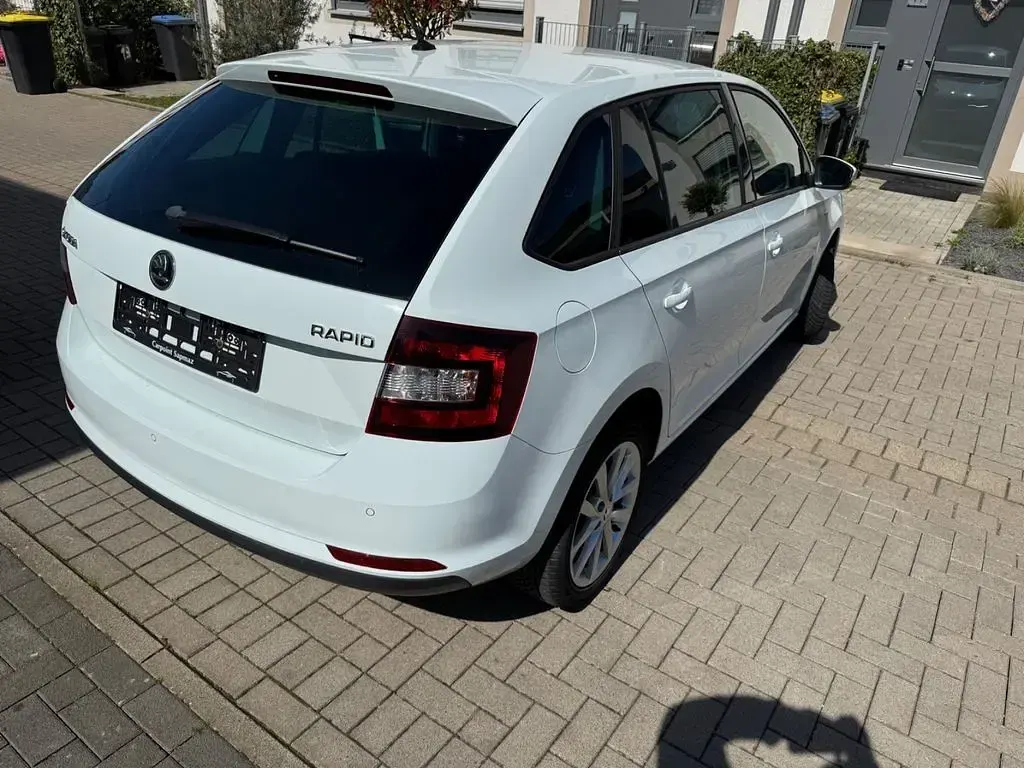 Gebraucht Skoda Rapid Clever 95 PS (69 kW) 2019 Weiß Kleinwagen