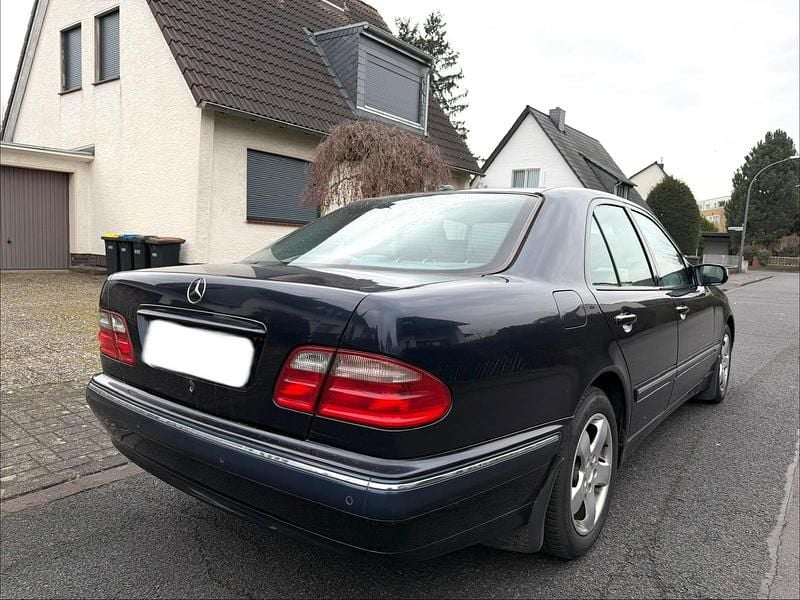 Gebraucht Mercedes E320 Elegance 197 PS (144 kW) 2001 Blau Limousine