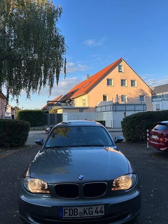 Silber Gebraucht 2010 BMW 118 Kleinwagen | 4.000 € (Fairer Preis) - Bild 1/4