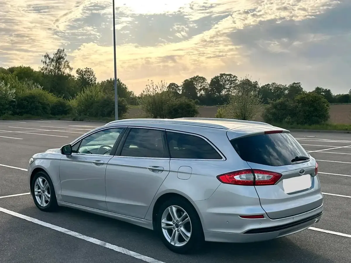Gebraucht Ford Mondeo Titanium 150 PS (110 kW) 2016 Silber Kombi