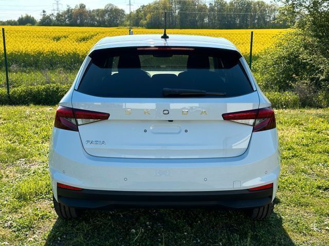 Neu Skoda Fabia 95 PS (69 kW) 2025 Candy weiß Kleinwagen