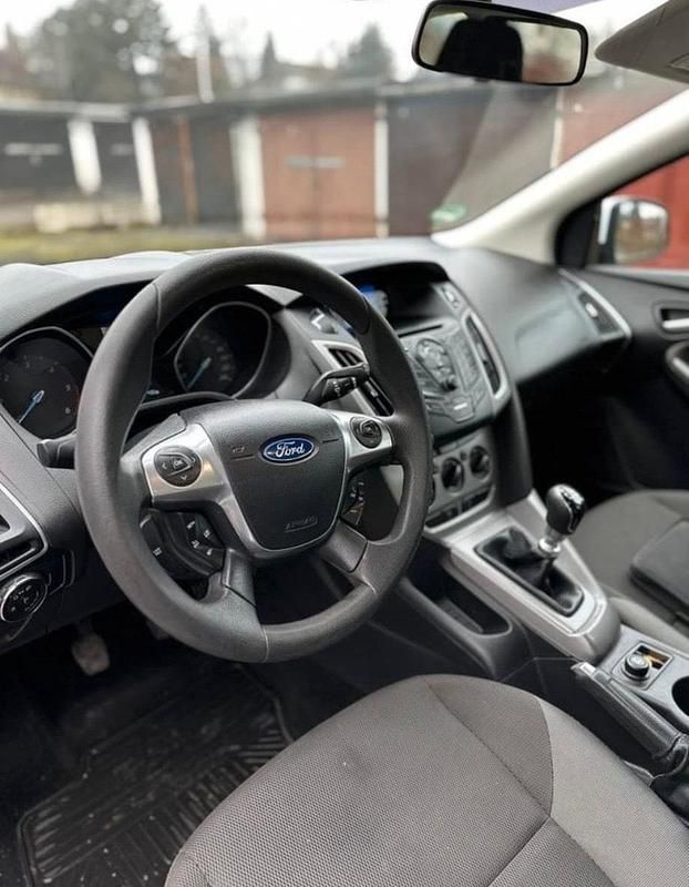 Gebraucht Ford Focus 105 PS (77 kW) 2011 Weiß Kombi