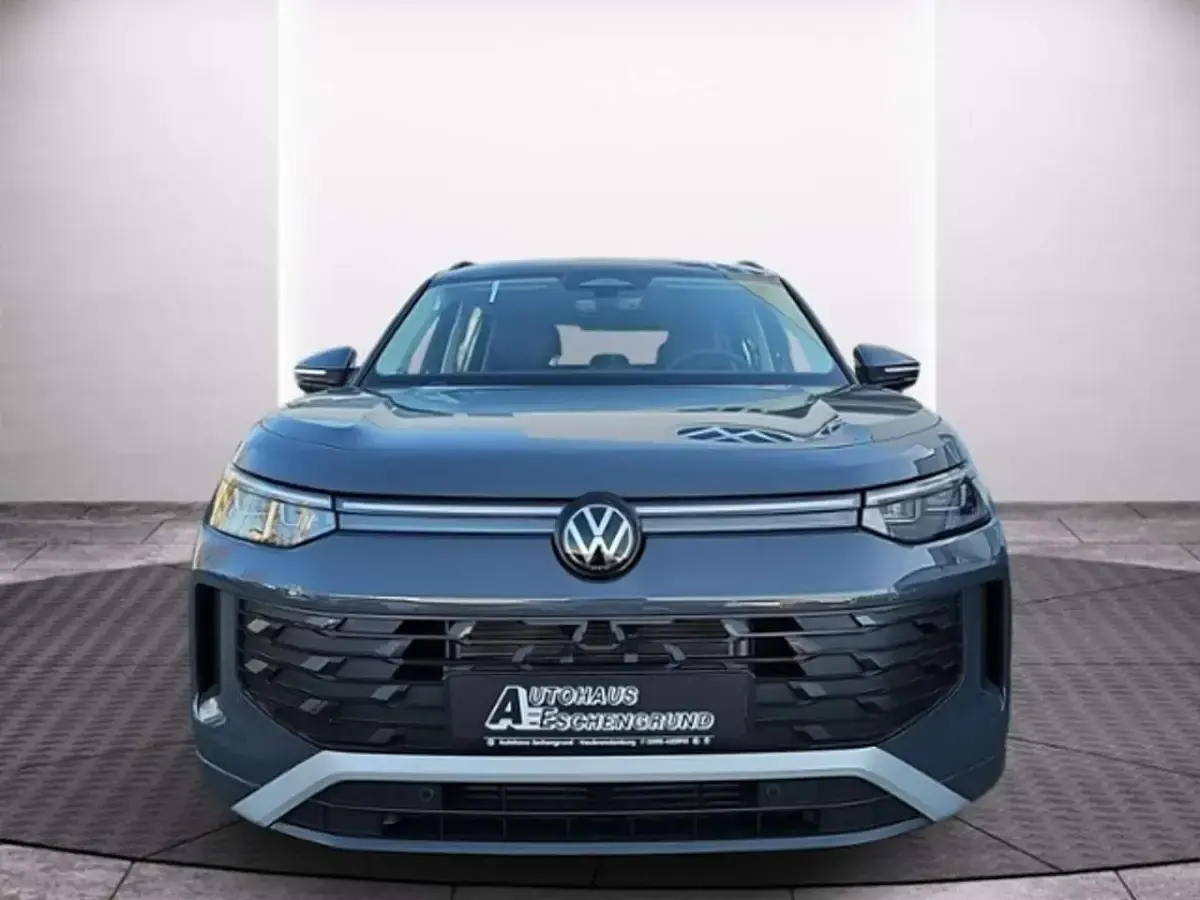 Neu VW Tayron Life 150 PS (110 kW) 2025 Delfingrau metallic SUV