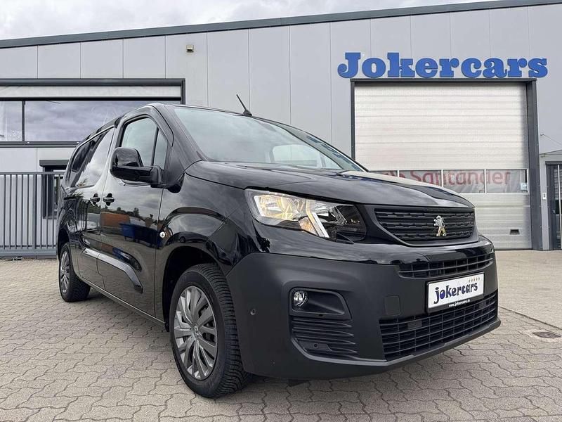 Schwarz Gebraucht 2023 Peugeot Partner Premium Van | 23.790 € (Teuer) - Bild 1/4