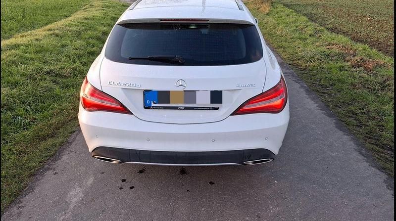 Gebraucht Mercedes CLA220 Shooting Brake 177 PS (130 kW) 2017 Schwarz Kombi