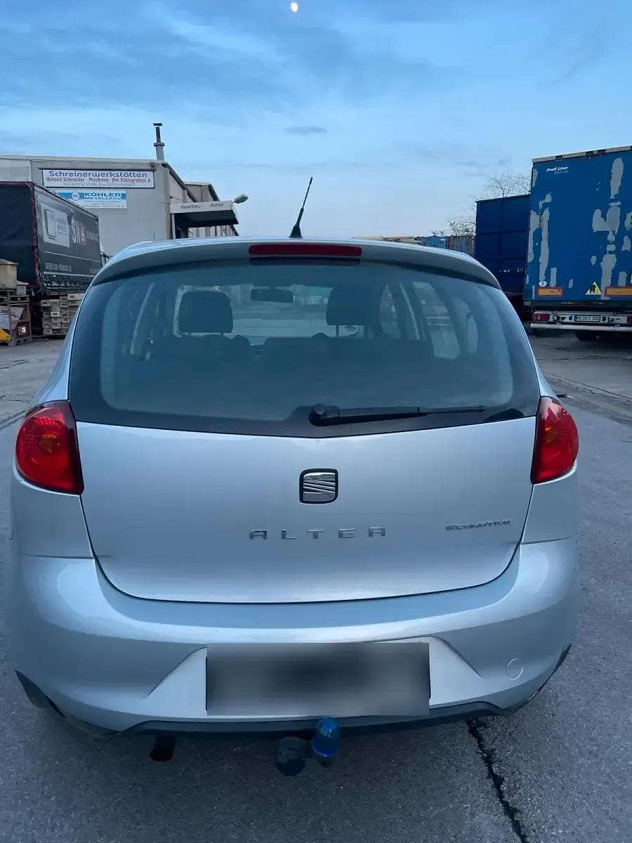 Occasion Seat Altea 102 ch (75 kW) 2011 Argent Berline
