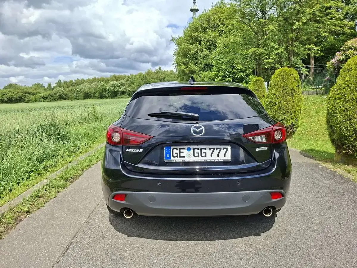 Gebraucht Mazda 3 Center-Line 120 PS (88 kW) 2015 Schwarz Kleinwagen