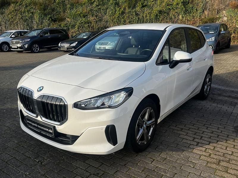 Gebraucht BMW 218 Active Tourer 150 PS (110 kW) 2022 Weiß Van / Kleinbus