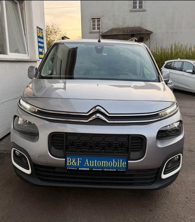 Grau Gebraucht 2019 Citroën Berlingo Feel Van / Kleinbus | 14.999 € (Superpreis) - Bild 1/4