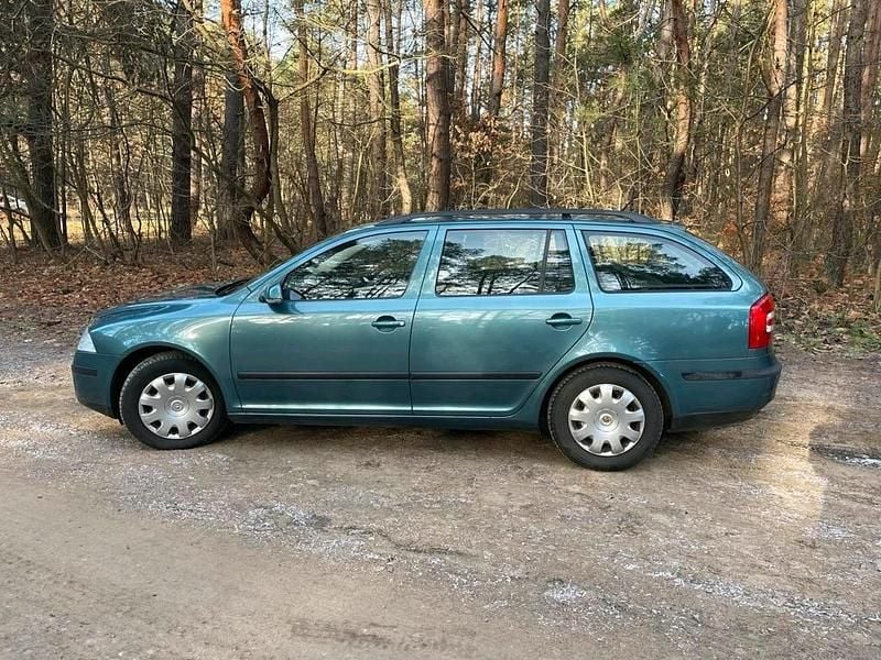 Grün Gebraucht 2006 Skoda Octavia Kombi | 1.999 € - Bild 1/3