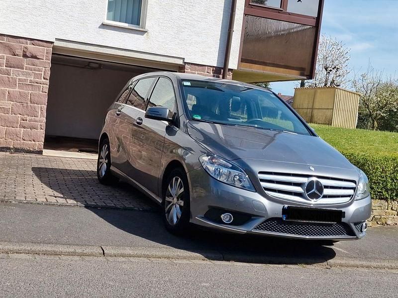 Gebraucht Mercedes B180 122 PS (89 kW) 2013 Van / Kleinbus