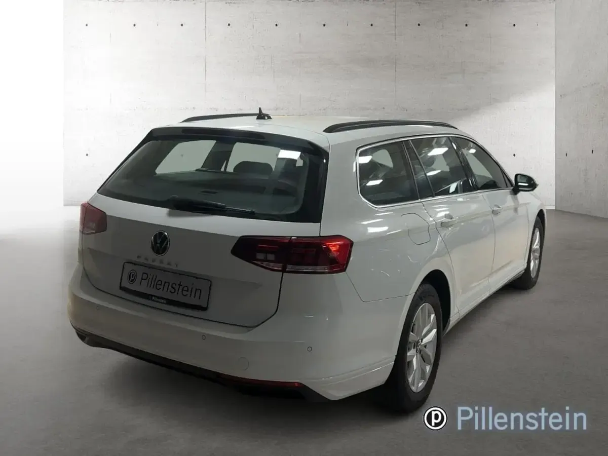 Gebraucht VW Passat Business 150 PS (110 kW) 2022 Weiß Kombi