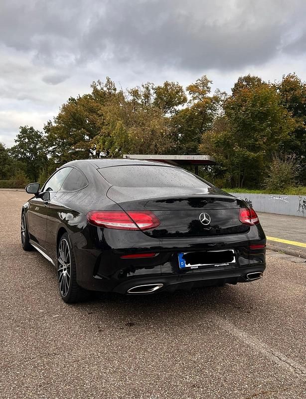 Schwarz Gebraucht 2018 Mercedes C300 Coupé | 26.999 € (Fairer Preis) - Bild 1/4