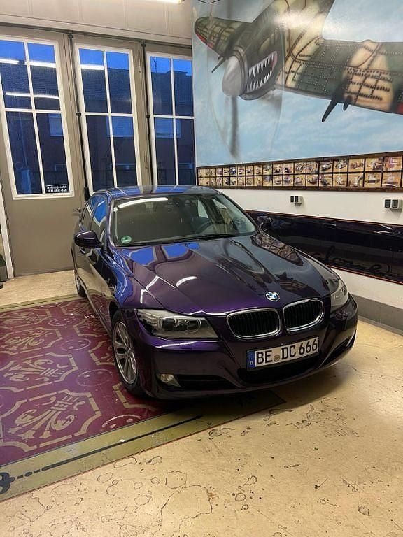 Violet Gebraucht 2011 BMW 318 Limousine | 6.700 € (Fairer Preis) - Bild 1/4